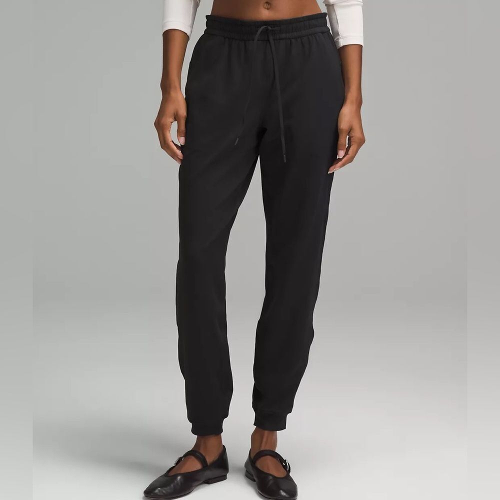 Lululemon Soft Jersey Classic-Fit Black Mid-Rise Jogger Pants. 4. NWOT.